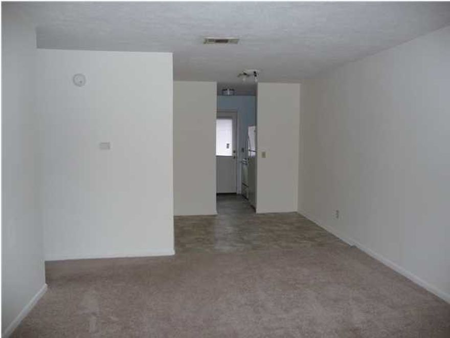 This 2bd/1ba apartment is centrally located, close to all 23rd St. shops and restaurants. Includes water and trash.