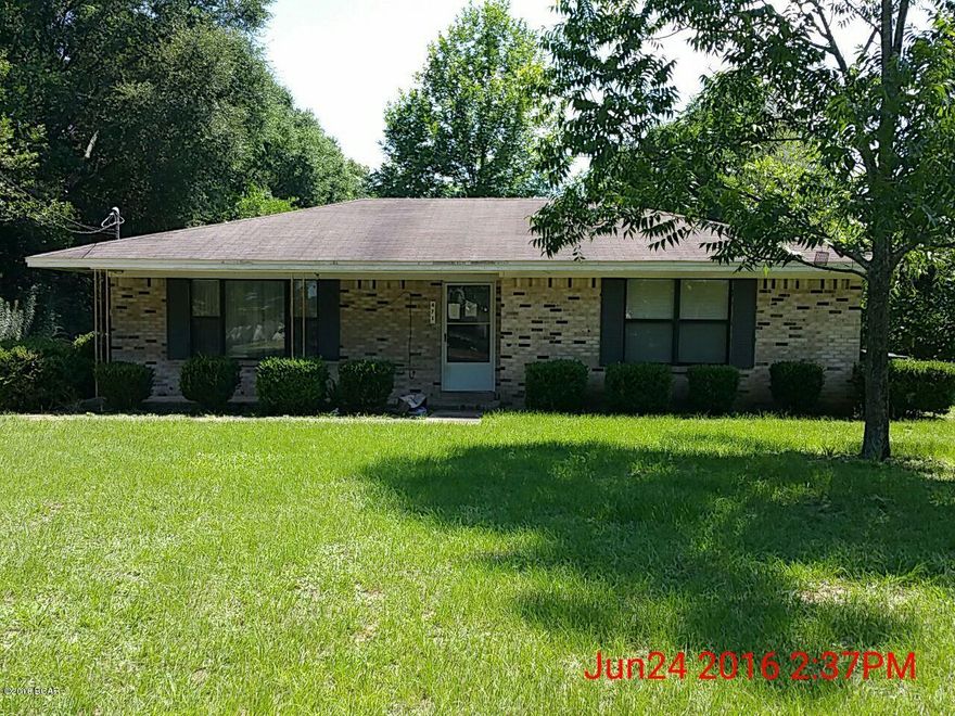 Excellent Price on this brick home in city limits of DeFuniak Springs on paved Lincoln Avenue. 2-Bedroom, 2-Bath with a large kitchen and a Florida Room.  Kitchen is all-white with a breakfast bar, refrigerator, electric stove, microwave and nice cabinets.  Nice yard with concrete driveway.  Large shed in back yard.  Affordable living close to everything DeFuniak has to offer !!