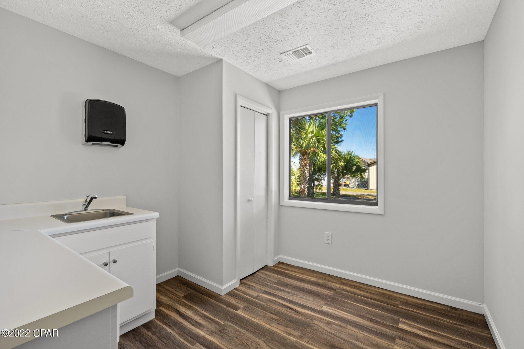 [No Recorded Subdiv] - Commercial Lease