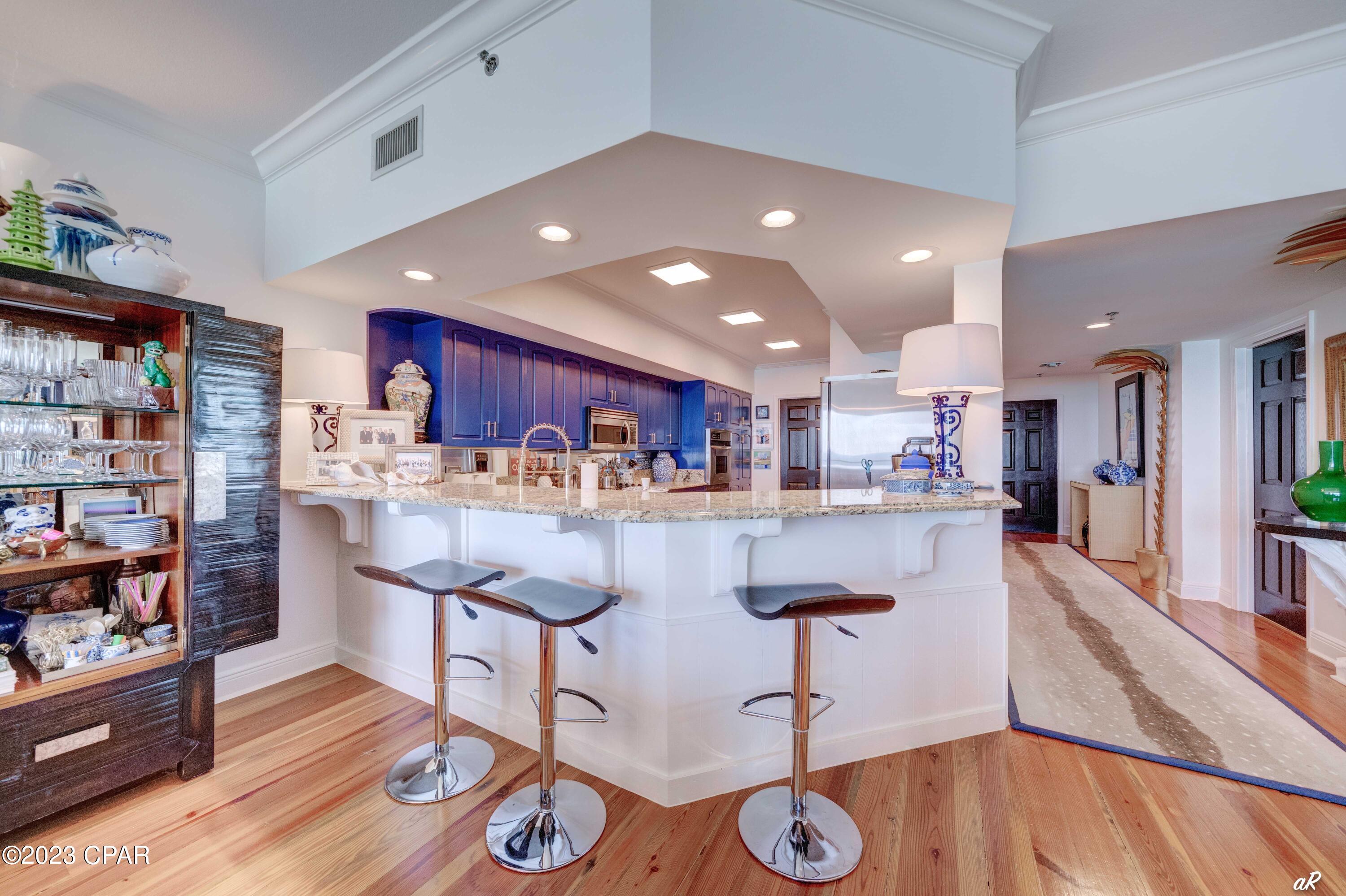 Summerwinds Condo - Residential