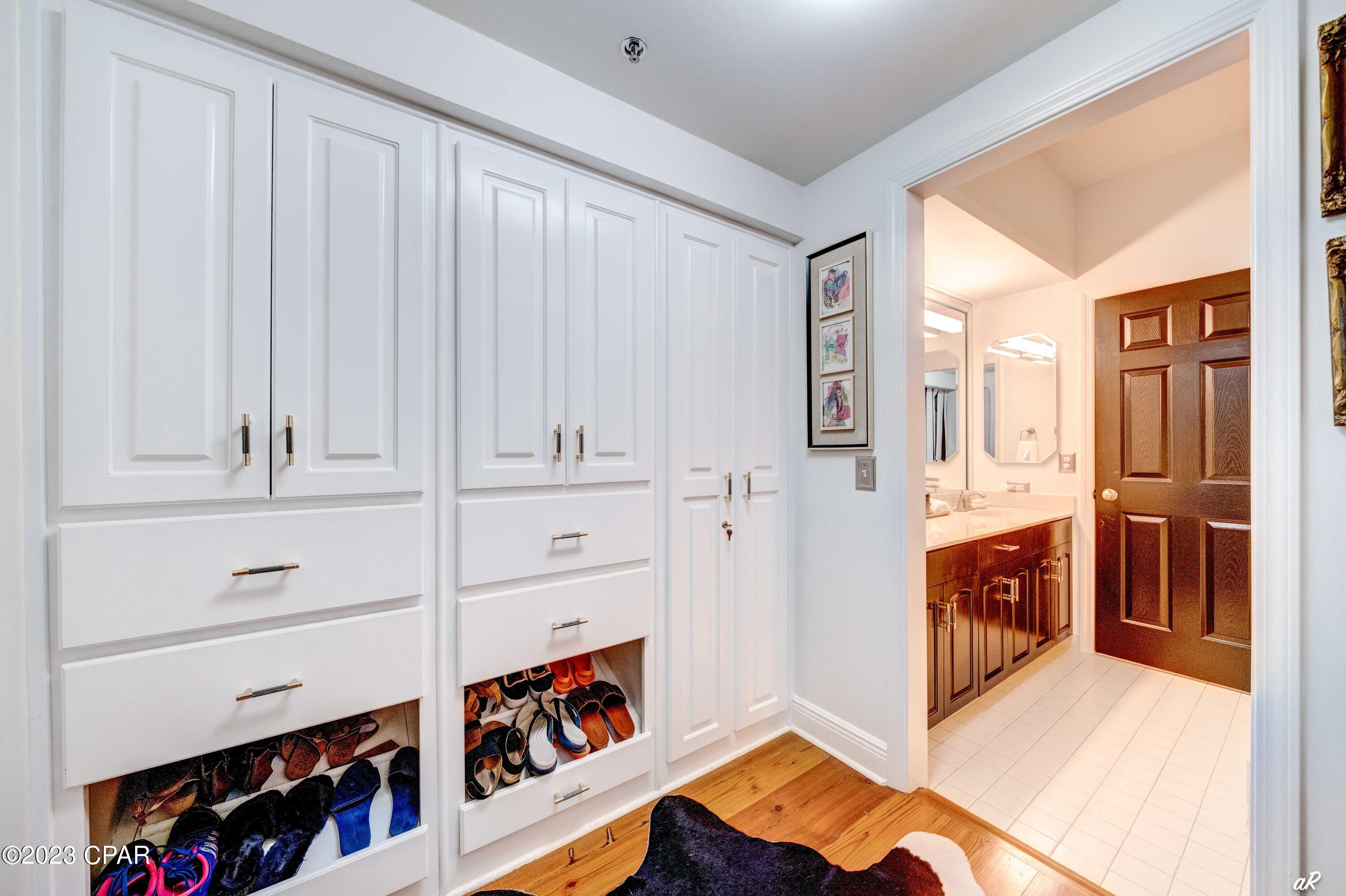 Summerwinds Condo - Residential