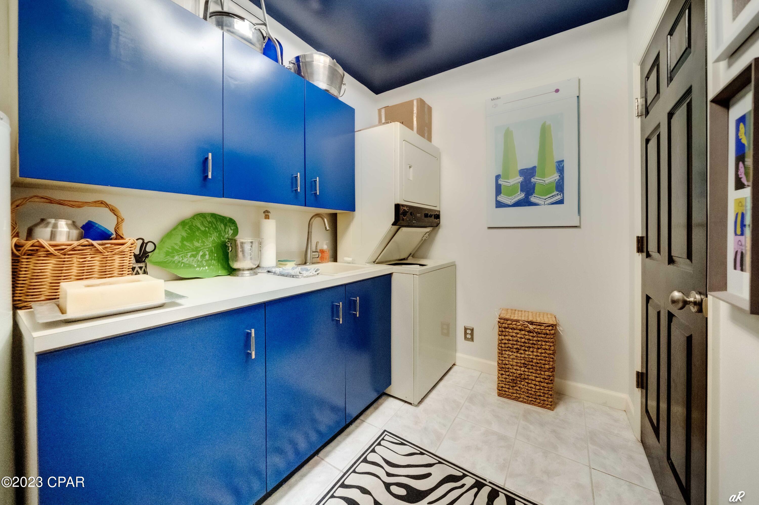 Summerwinds Condo - Residential