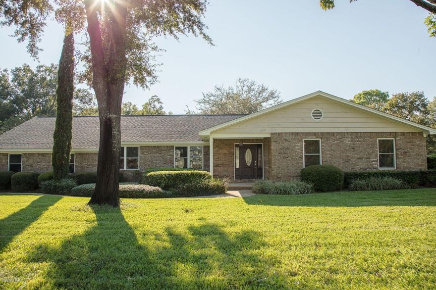 COME HOME TO THIS CLASSIC KINGS POINT POOL HOME ! Move in and start enjoying the GOOD LIFE. On the inside you'll find a welcoming entry leading to lots of FLEXIBLE LIVING SPACE. You'll be able to bring a pool table or have a large home office in the front living space. While a separate FAMILY ROOM features wood flooring, Vaulted ceilings and a charming fireplace. It flows into the UPDATED KITCHEN, allowing for a great OPEN FLOOR PLAN. THE cozy breakfast room has a great view of the backyard and glass doors for easy access. You'll want to spend most of your days outside in your own private backyard PARADISE! An Olympic sized pool , great landscaping and workshop make this the place to be.