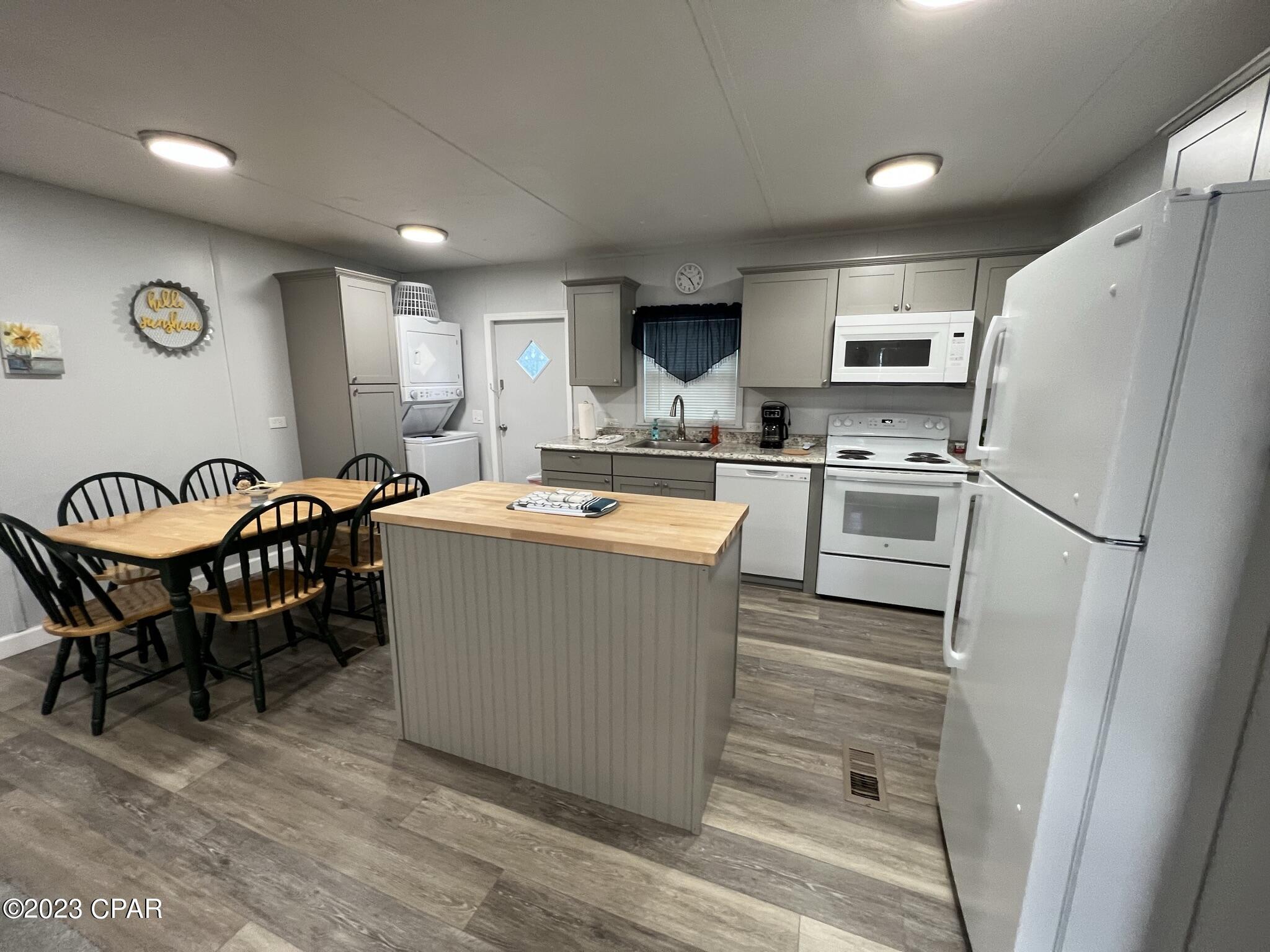 North Lagoon Oaks 7th Add - Residential