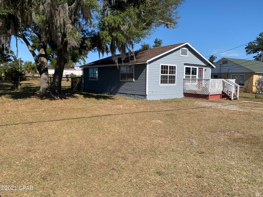 Updated cozy home in established neighborhood.  Refurbished hardwood flooring, updated plumbing & electric and new windows.  Great starter home or long-term rental.



All measurements approximate.