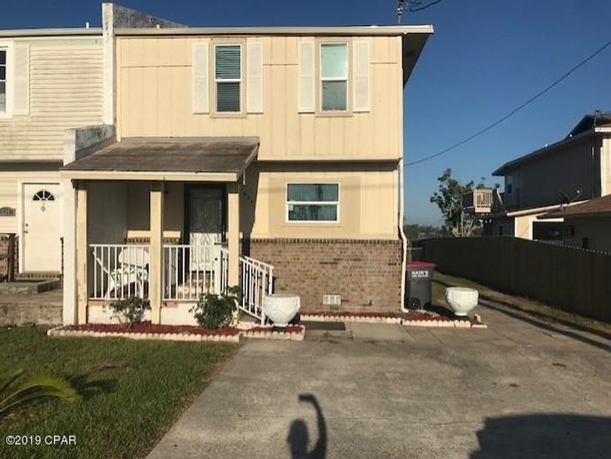 Partially furnished, 3 bedroom, 2.5 bath duplex, water view with small dock overlooking the  bayou.  Available 10/1/2022.  $1550 rent, 2325 security deposit, $90 background check fee.  Pets considered with non refundable pet deposit.
