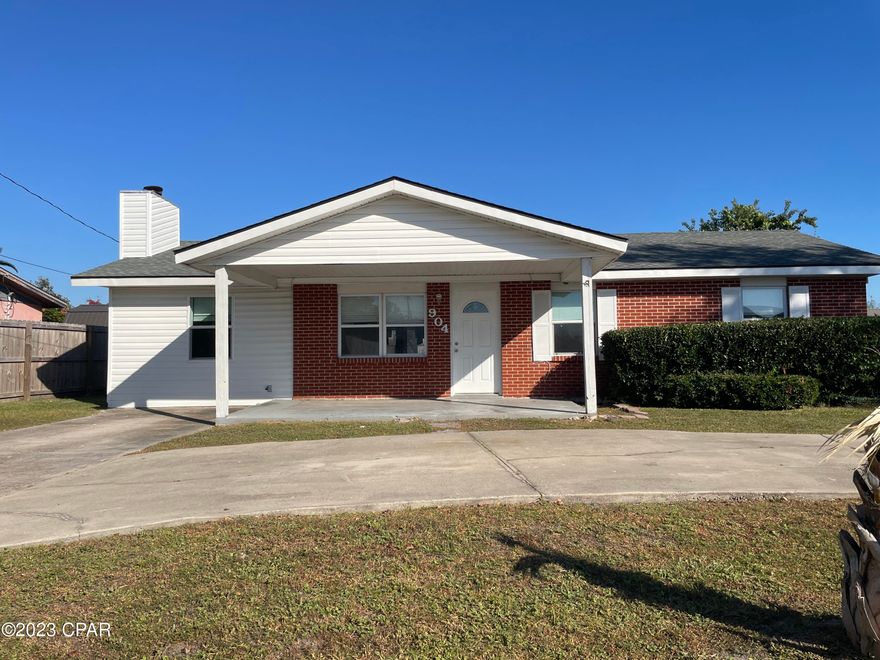 Charming 3 bedroom, 1 bath home located in central Panama City (Robindale) near Rutherford HS. Granite counters & stainless appliances, fireplace. Covered front porch and back patio. Fenced back yard. W/D hookup.