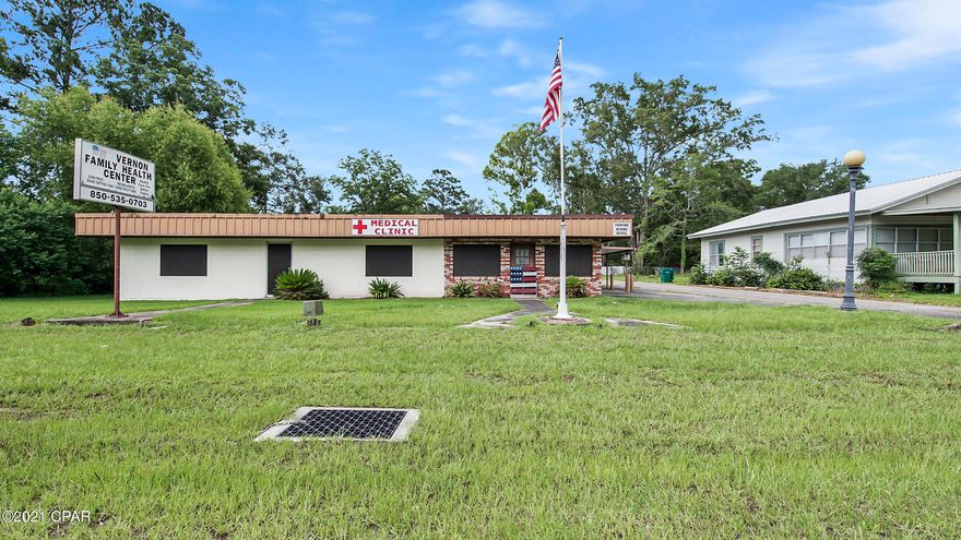 Quaint, Small Town Living! Great space in the heart of Vernon, FL. 30 minutes from Panama City Beach. Could continue to use the building as office/commercial space  (i.e retail, restaurant, etc.) Property is very noticeable with the amount of frontage on the main highway.
