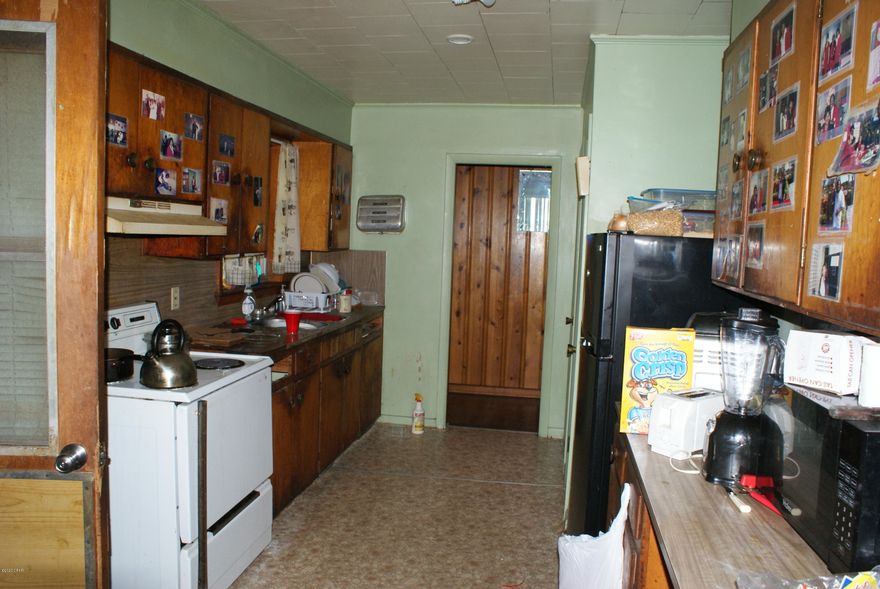 PENDING/CONTINUE TO SHOW...SELLER ACCEPTING BACKUP OFFERS



Charming Ranch Style Brick Home located in the Historic West End Neighborhood of Marianna.  Open and Breezy Den/Living Area.  Features 3 full bedrooms, a single full bath and lots of closet space. Only missing a bit of TLC to reestablish this to your Dream Home.