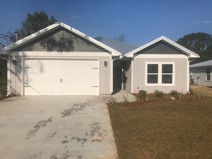 CURRENTLY UNDER CONTRACT, SELLER ACCEPTING BACKUP OFFERS

BRAND NEW CONSTRUCTION - 3 bedrooms - 2 baths - Open floor plan - Fantastic oversized chef's kitchen - Decorator finishes with upscale lighting and fans - barn doors - fantastic flooring throughout - recessed ceiling in family room - tray ceiling in master bedroom - Spa -like master bathroom - covered patio in back of house - close to Gulf of Mexico.