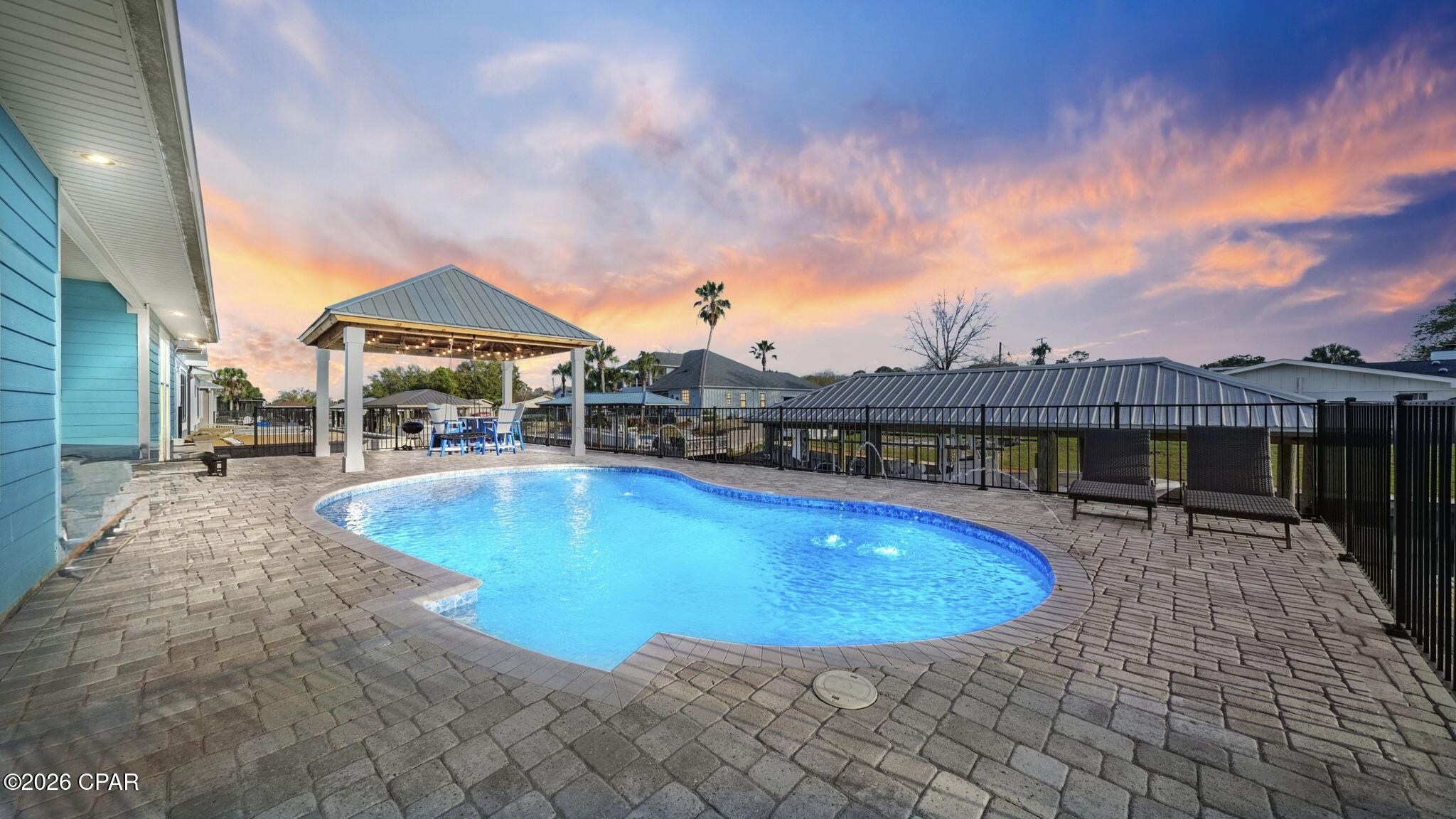 Dolphin Bay - Residential