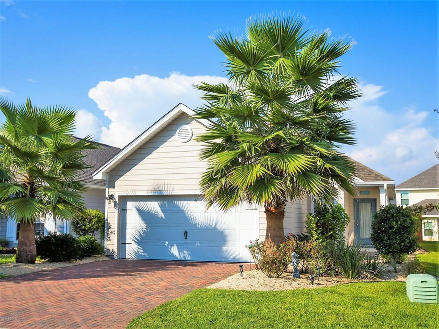 Beautiful Home in the exclusive lakeside community of Turtle Cove. With outstanding community amenities and perfect as a permanent or 2nd home. The home has lots of upgrades, including stainless steel GM appliances, custom cabinetry, granite counter tops and ceramic tiled floors.The master suite includes a double vanity, garden tub, separate tiled shower and linen closet, The double garage is also climate controlled. Turtle Cove offers unparalleled amenities which include a large clubhouse overlooking Lake Powell, a fitness center, swimming pool, hot tub, tennis courts, park and dock/fishing pier.