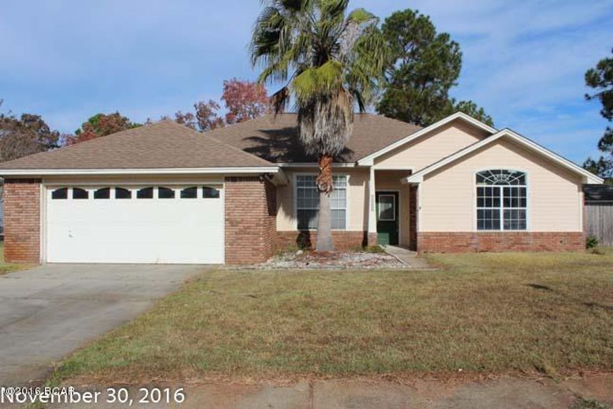 Don't miss the opportunity to own this wonderful home in Callaway Point.  Home features a split floor plan, formal dining area, spacious great room with fireplace and a large kitchen with breakfast area.  The master bath has a jacuzzi tub and walk in closet.  Great room, dining, kitchen and breakfast nook have hardwood flooring. The patio was converted to a Florida room but will need some work to finish the details.  The home is a foreclosure and will need some work but mainly cosmetic in nature.
