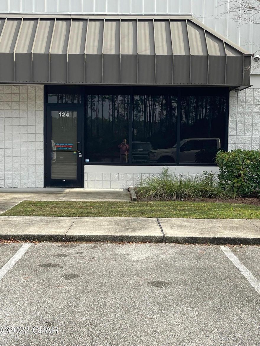 Located in Beach Commerce Park, Griffin Commerce Plaza is easy access from Hwy 98.  This well maintained unit has an office, showroom and warehouse with 14' clearance on warehouse door. 



Perfect location and facility for business needing warehouse and front office space in same location.  Roll-up doors, semi unloading dock in central location. Move-in ready!