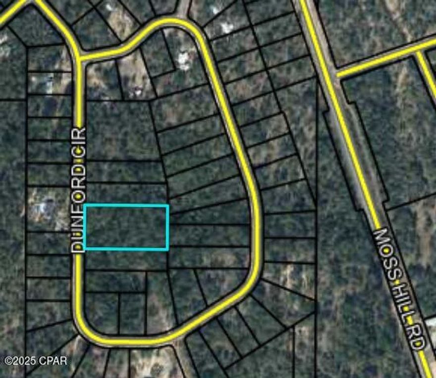Beautiful Paradise Lakes is a desired gated community. Come place a MH or build your dream home on this large 1.73 acre lot very near Dunford Lake. Peaceful and private, yet easy access to Panama City, Panama City Beach, NWFL Beaches Int'l Airport (20 min.), Chipley and I-10, plus plenty of recreational springs nearby.. RIGHT NOW is a great time to get in because this area of NW Florida is growing. Call with questions or to go by and see it. (PS To easily find the property, put 4089 Dunford Circle in your GPS. Property is directly east of this address across the street.)