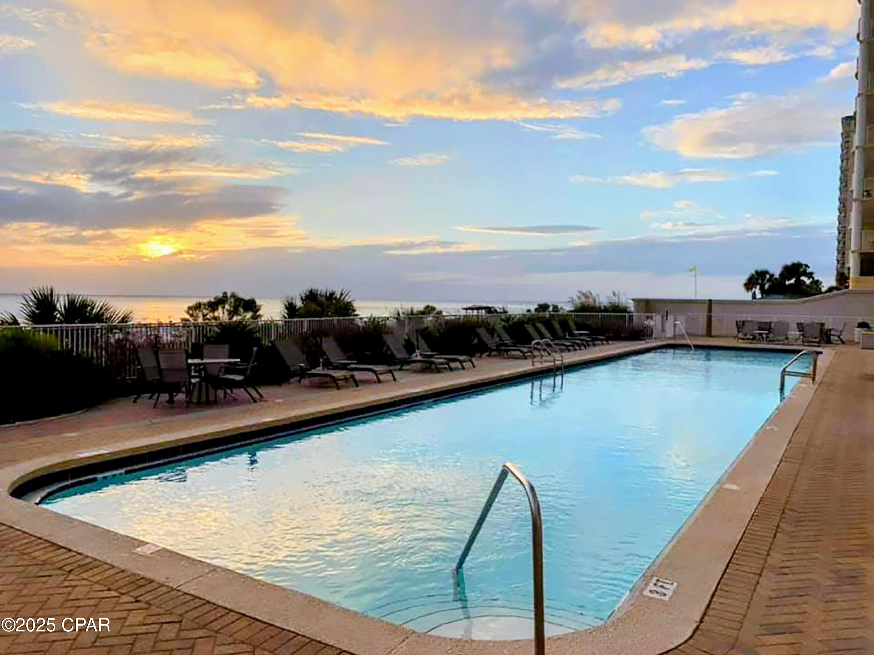 Twin Palms Resort - Residential