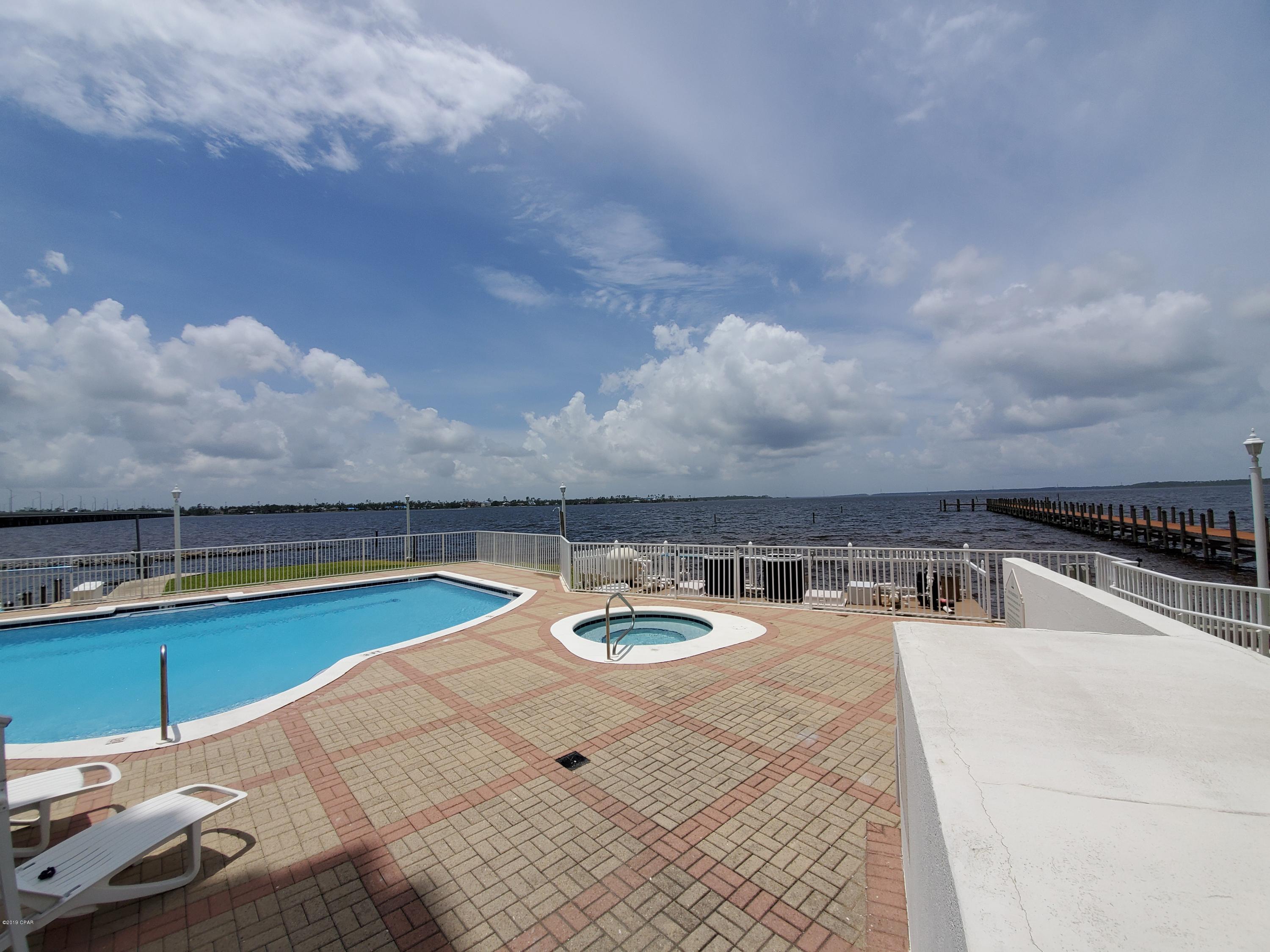 Marina Bay Condo - Residential