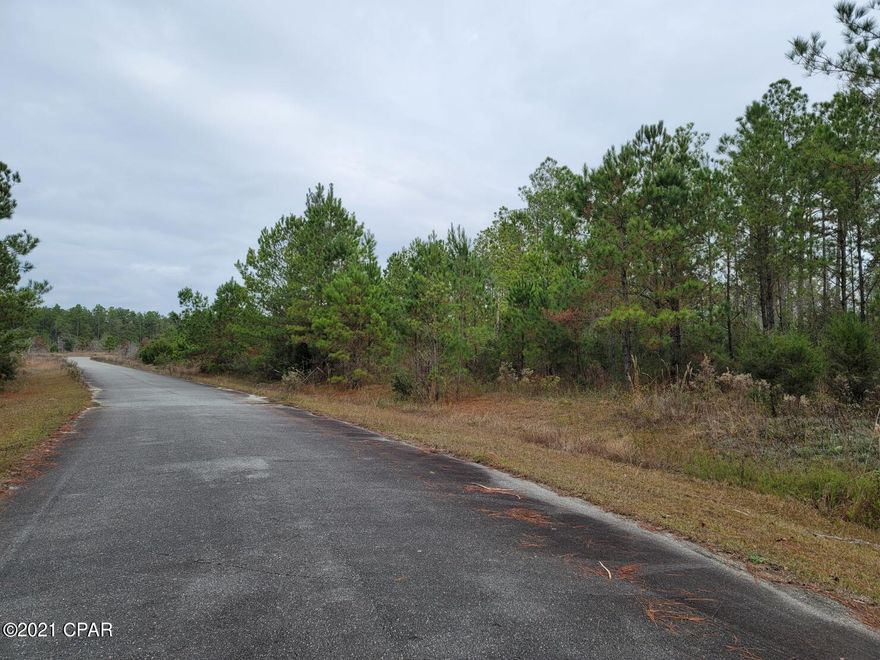 Nice 2.32 acre lot on the East end of Marianna.  The lot adjoining this lot is also available for purchase.  SELLER IS MOTIVATED AND SAID TO BRING ALL OFFERS!