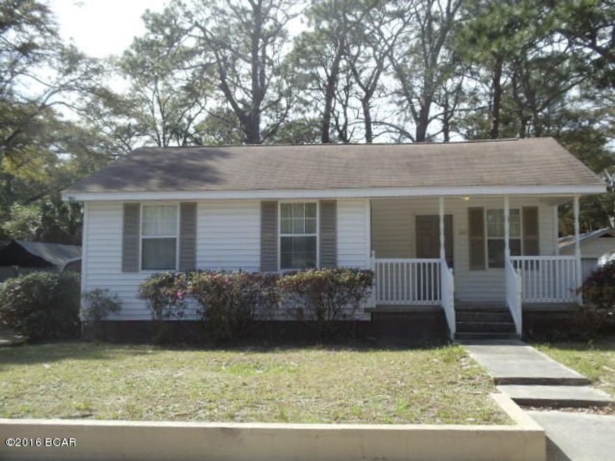 Cute Florida Cottage in need of a new owner.  This 3 bedroom 1.5 bath home has been well cared for and would be great for a first time buyer or an investor.  Make an appointment to see this home today.