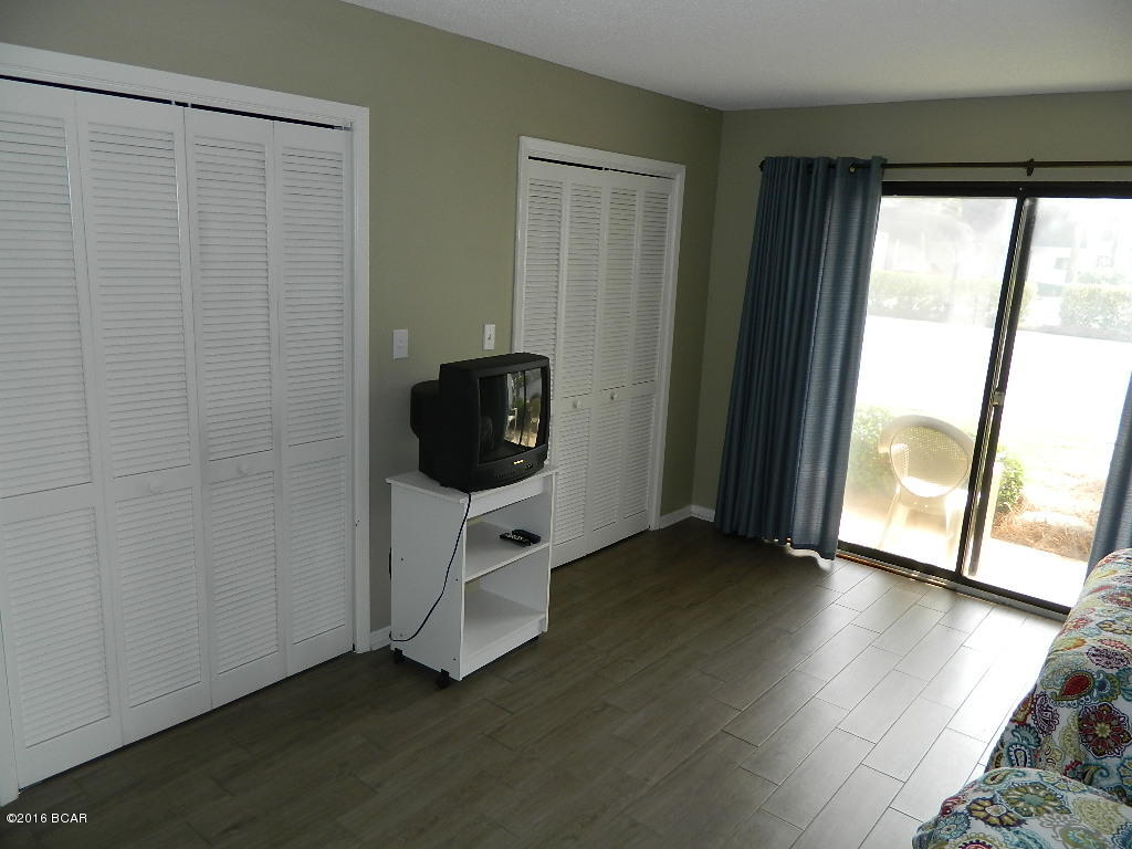 Edgewater Golf Villas V-B - Residential