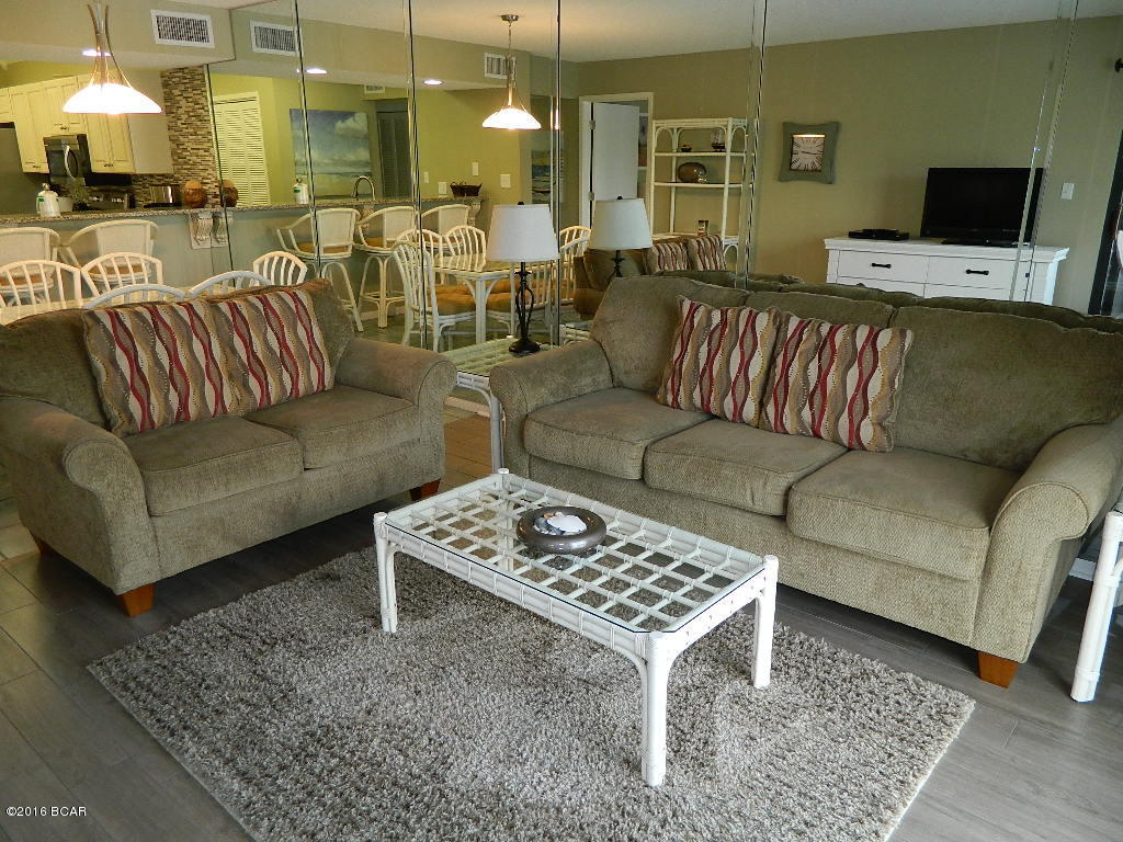 Edgewater Golf Villas V-B - Residential