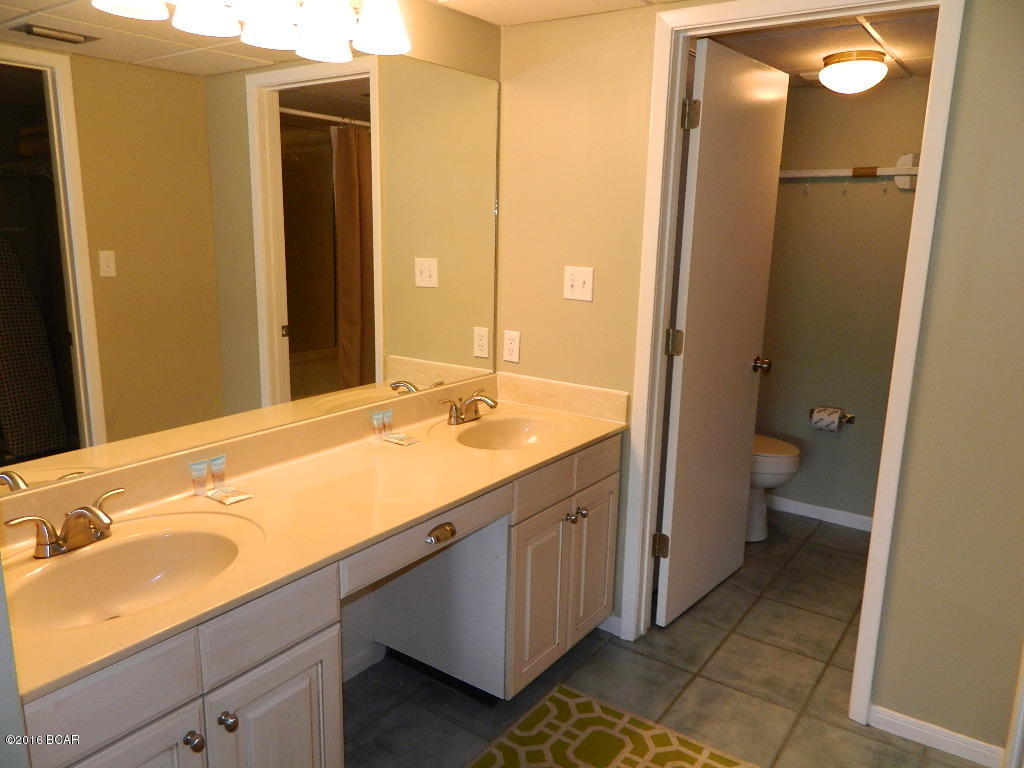 Edgewater Golf Villas V-B - Residential