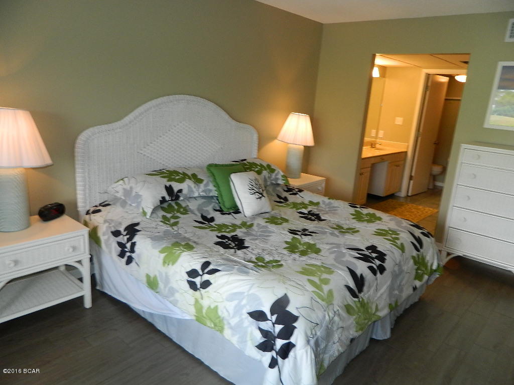 Edgewater Golf Villas V-B - Residential