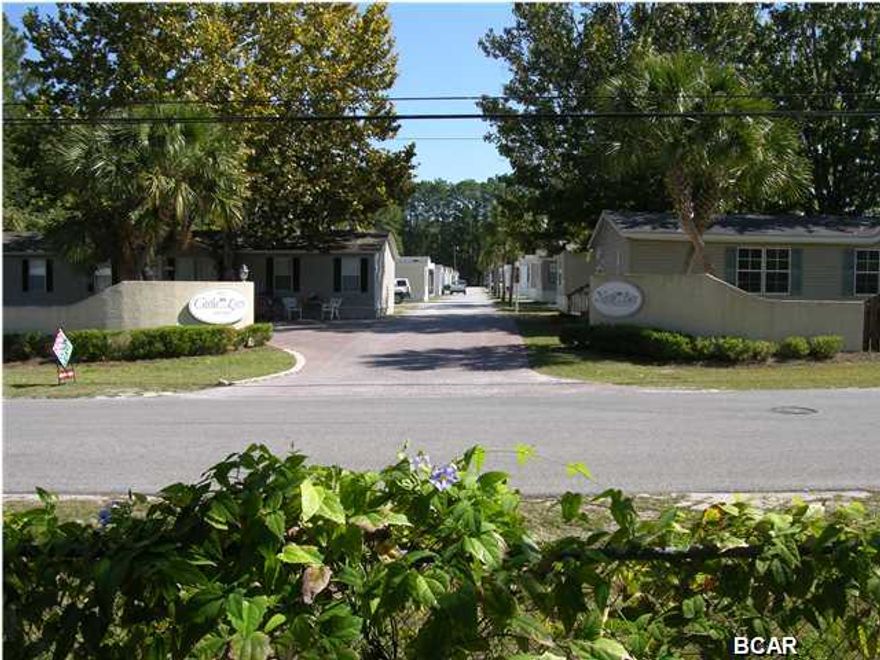 2 bedroom 2 bath single wide mobile home, open floor plan with a washer and dryer. Centrally located in Lynn Haven. Some pets are negotiable, $150 nonrefundable animal fee, no dogs. All sizes are approximate, please measure if necessary.