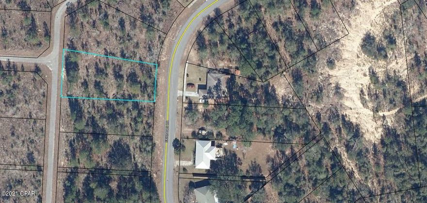Great oversized lot in Sunny Hills! Sunny Hills has nice lakes for swimming, fishing and boating  along with a golf course and is located just 30 mins to Panama City Beach. There are no hoa fees but a $31.91 MSBU fee added in property taxes. Deed restrictions, no mobile homes.