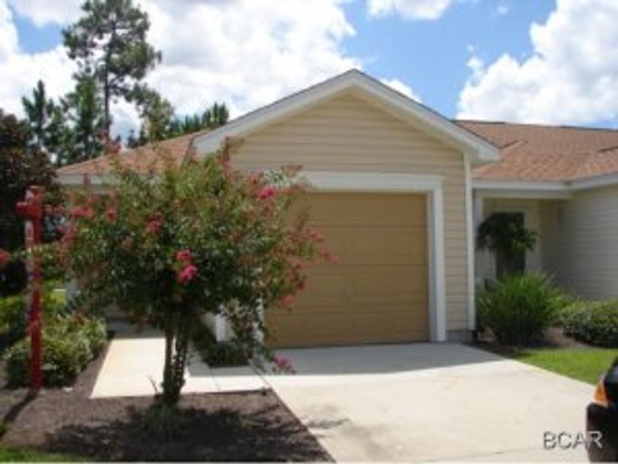 Patio Home in Hammocks; beautiful duplex with 1 car garage and patio. Home includes a 1 car garage and patio area. Kitchen has breakfast back and open dining and living area. Home Owner Association takes care fo the lawn.