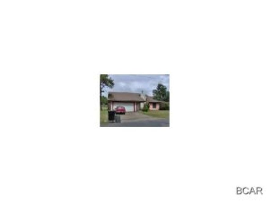 Very nice home in great neighborhood with fireplace, open floor plan, separate laundry room, split bedroom plan, skylights, 2-car garage, and covered patio. Very close to beach and shopping.