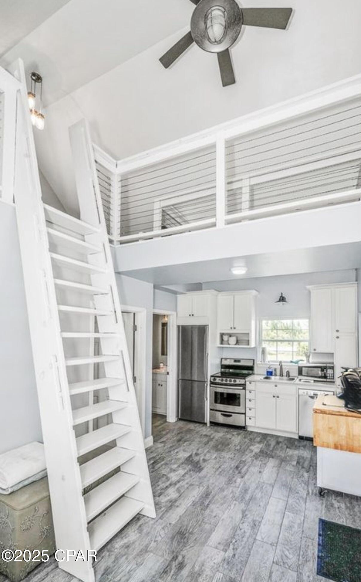 Pine Breeze - Residential