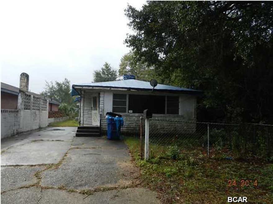 Investors do not miss this one! Lots of potential with enough space for a large family or even two families! Home is sturdy block construction. Inside, there is a spacious living room and separate huge den area, while outside there is a yard building and the lot is chain-link fenced. Centrally located near hospital and shopping.