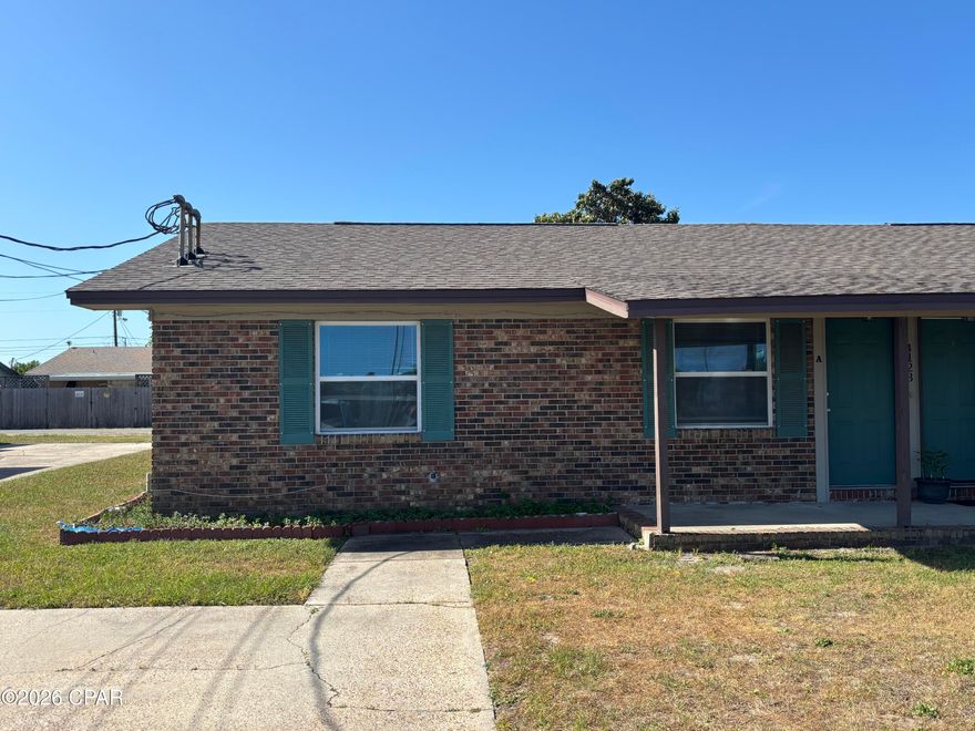 Clean, nice 2 bedroom 1 bath triplex near Gulf Coast State College and FSU-PCC. Vinyl plank throughout, Dishwasher, Laundry room. Across from Frank Nelson Park. Yard care included. No pets please