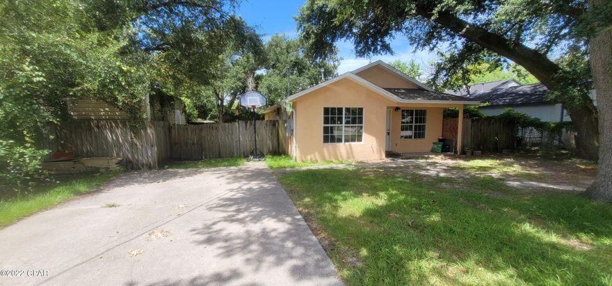 Looking for a fixer upper, well here it is. With a nice shady front yard and a quiet street, this can be the forever home you want, once you add your touches to it  This house will need  a remodel to make it all that you want it to be.  Built in 1995, this home appears to have some strong bones to work with. 

New roof since Hurricane Michcael, newer A/C, and a newer gas tankless water heater.  Large shed conveys with sale.

Spacious back yard for your enjoyment.

Please verify all measurements if important.