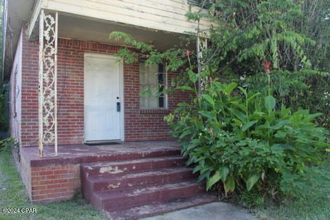 A home in Marianna