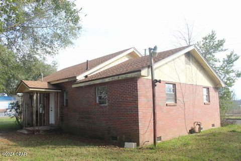 A home in Marianna