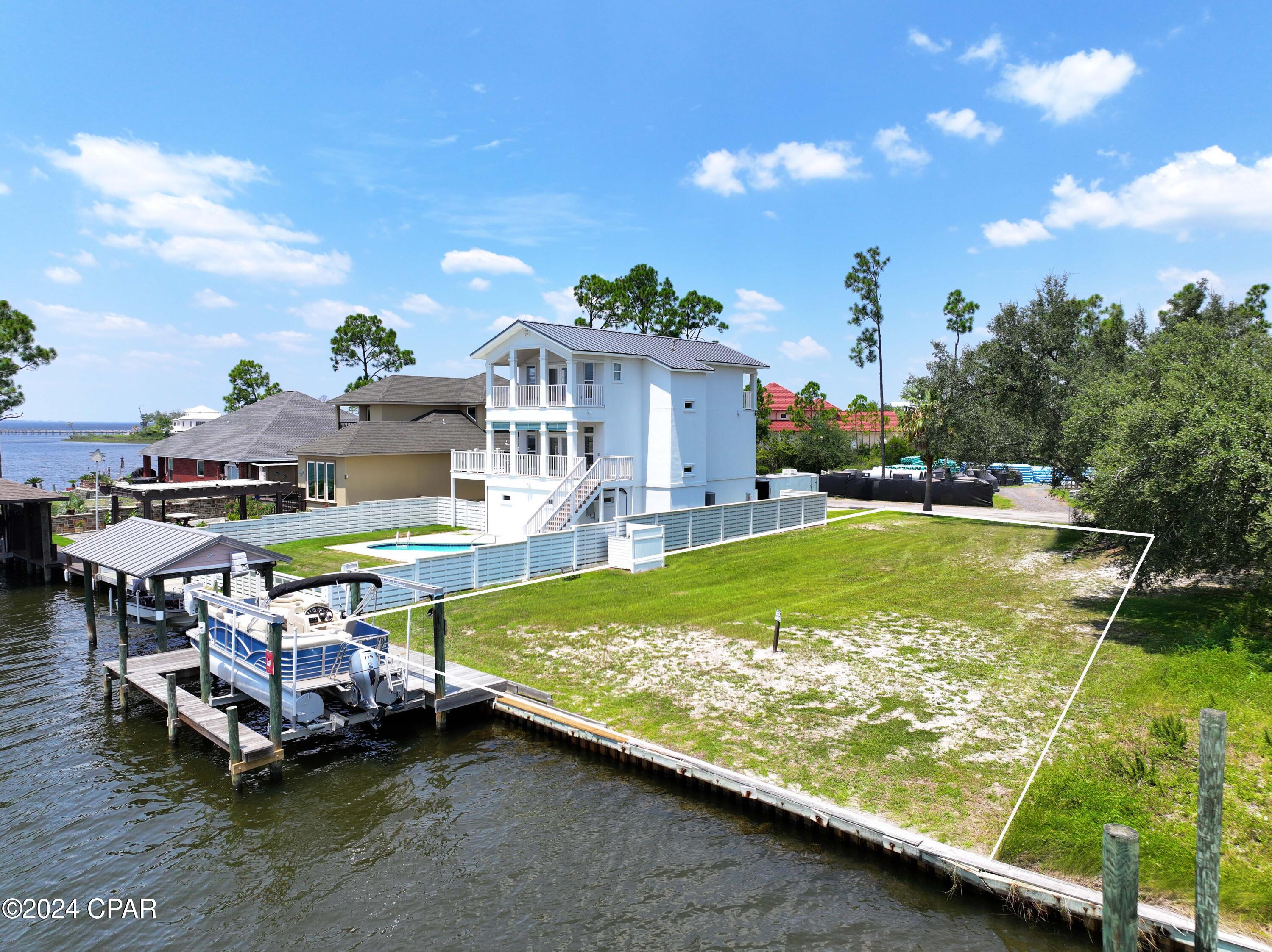 Venetian Villa - Land