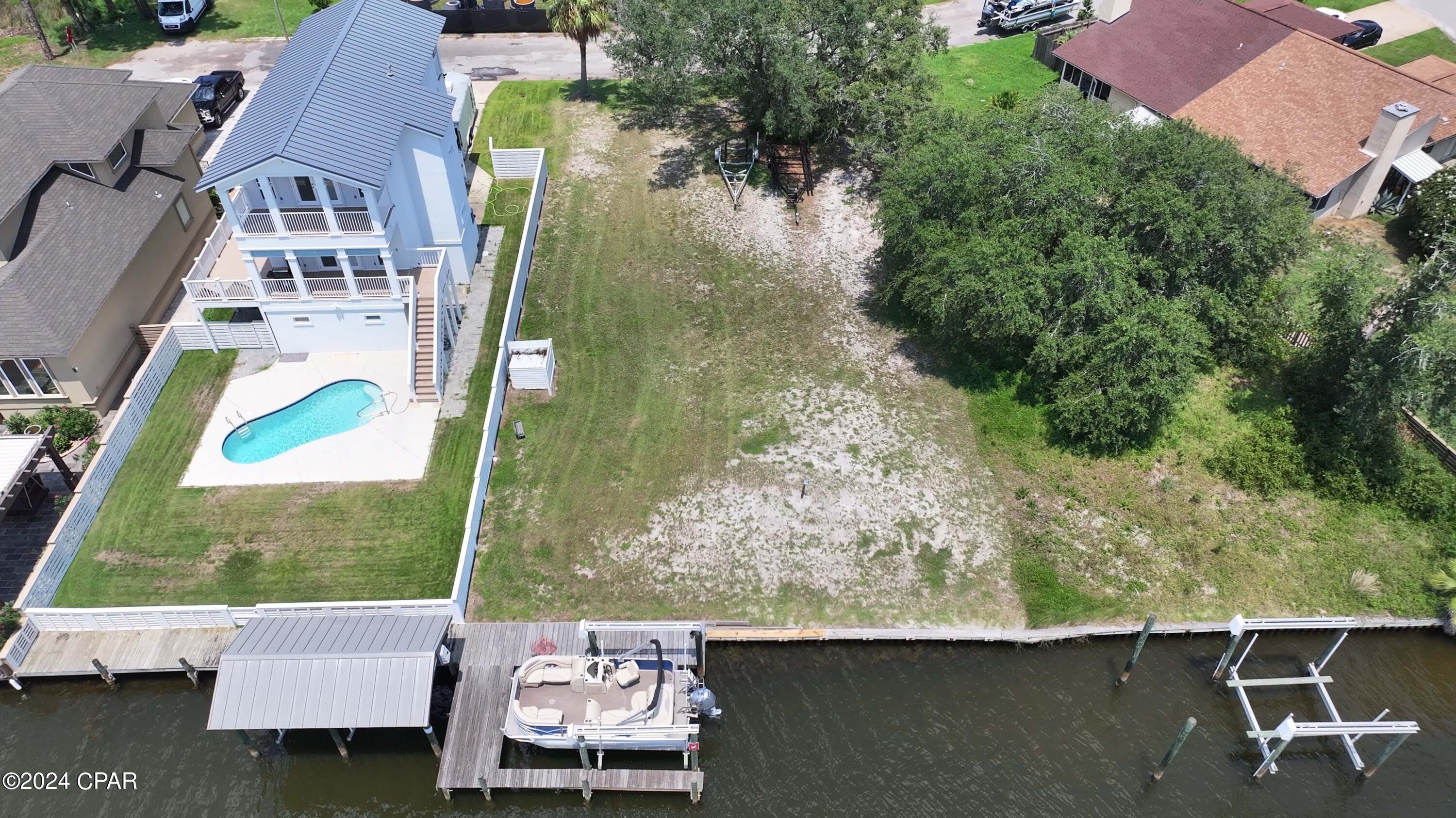 Venetian Villa - Land