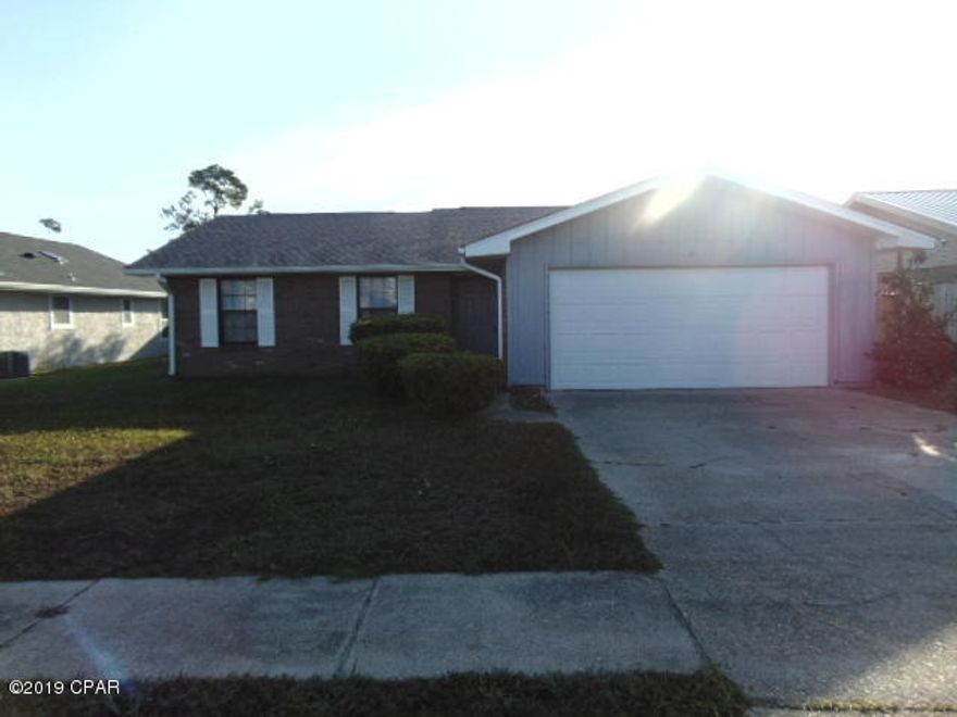Cute 3 bedroom 2 bath home with 2 car garage.  This home features large living area with vaulted ceiling, kitchen/dining area with breakfast bar, laundry room with W/D hookups and fenced in backyard.

All Electric!