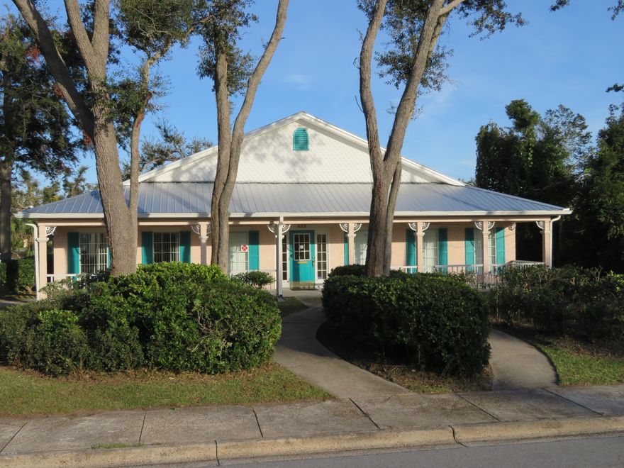 Beautiful Centrally Located Downtown Professional Office Building in Excellent Condition. Great floor plan with no wasted space. Presently utilized as Attorney's office for Hutto and Bodiford. Desirable location for Attorney, Insurance, Real Estate, Engineer, Medical office or many other uses. There is some miscellaneous furniture, fixtures and equipment which may be available at an additional agreed upon price. Dishwasher and water fountain do not work.