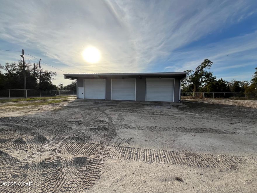 Maximize your operational efficiency with this versatile warehouse space, boasting three roll-up garage doors for effortless loading and unloading. Featuring 2,400 sq ft of storage or manufacturing space on a HUGE fully fenced 1.03-acre lot. Includes an air-conditioned office and a half-bathroom to provide essential administrative space. As well as a security system on site. Property is Zoned DTD. Imagine ALL the possibilities for your business, this one won't last long!