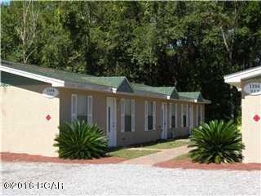 LOCATED ON A QUITE CUL-DE-SAC AND CLOSE TO SCHOOLS AND SHOPPING. CHARMING SET OF SINGLE STORY APARTMENTS, COMPLETE WITH FULL SIZED WASHER AND DRYER, DISHWASHER,16'' TILE FLOORS,PLUSH CARPETING, 2'' CONTEMPORARY BLINDS,7 DAY PROGRAMMABLE THERMOSTAT, CENTRAL HEAT AND AIR, LOOKS GREAT!!! ONLY 3 BLOCKS TO MOWAT MIDDLE SCHOOL SOME PETS WELCOME WITH A NON REFUNDABLE $150 PER ANIMAL FEE. SORRY NO DOGS.