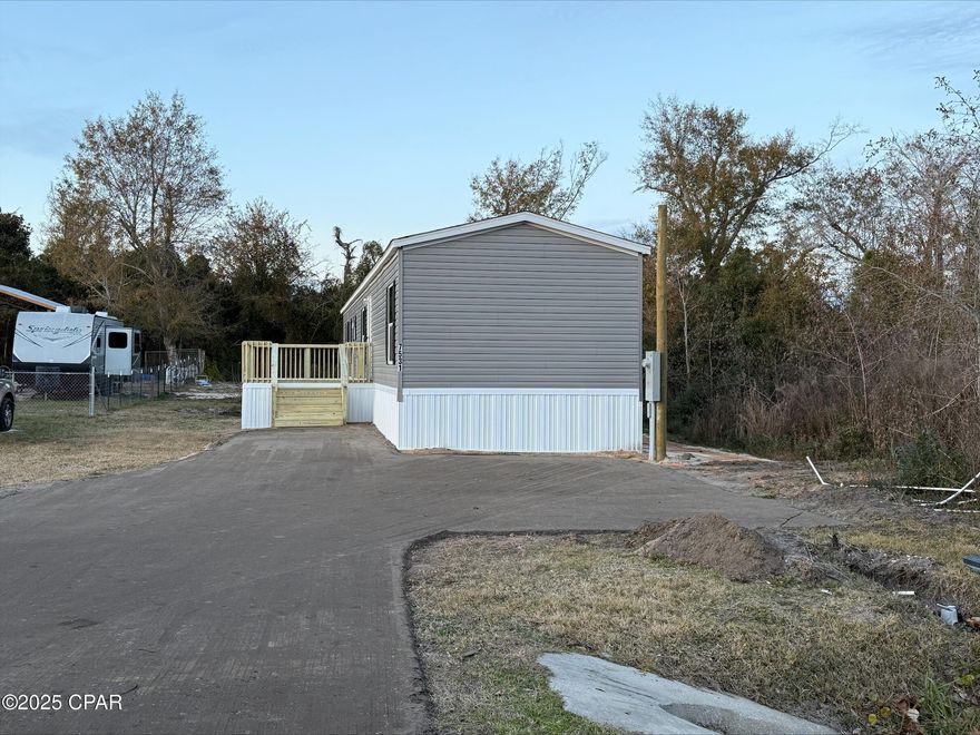 New 2024 Singlewide - Move-in Ready!
Looking for a brand-new home? We have the perfect one for you! This 3 Bed, 2 Bath home is approximately 1130 sqft and never lived in, offering you the opportunity to make it your own from day one. Centrally located, close to shopping, restaurants, hospitals, and just a short drive to the water, so come have a look.