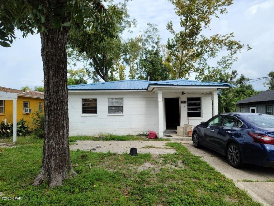 Here's Your Next Flip! 



 2 bedroom 1 bath house conveniently located in Panama City! House could definitely use some TLC to reach it's full potential- currently has a 2-3 year old tin roof, new hot water heater, window units for AC, and has been rewired. Check out the following links to know more!