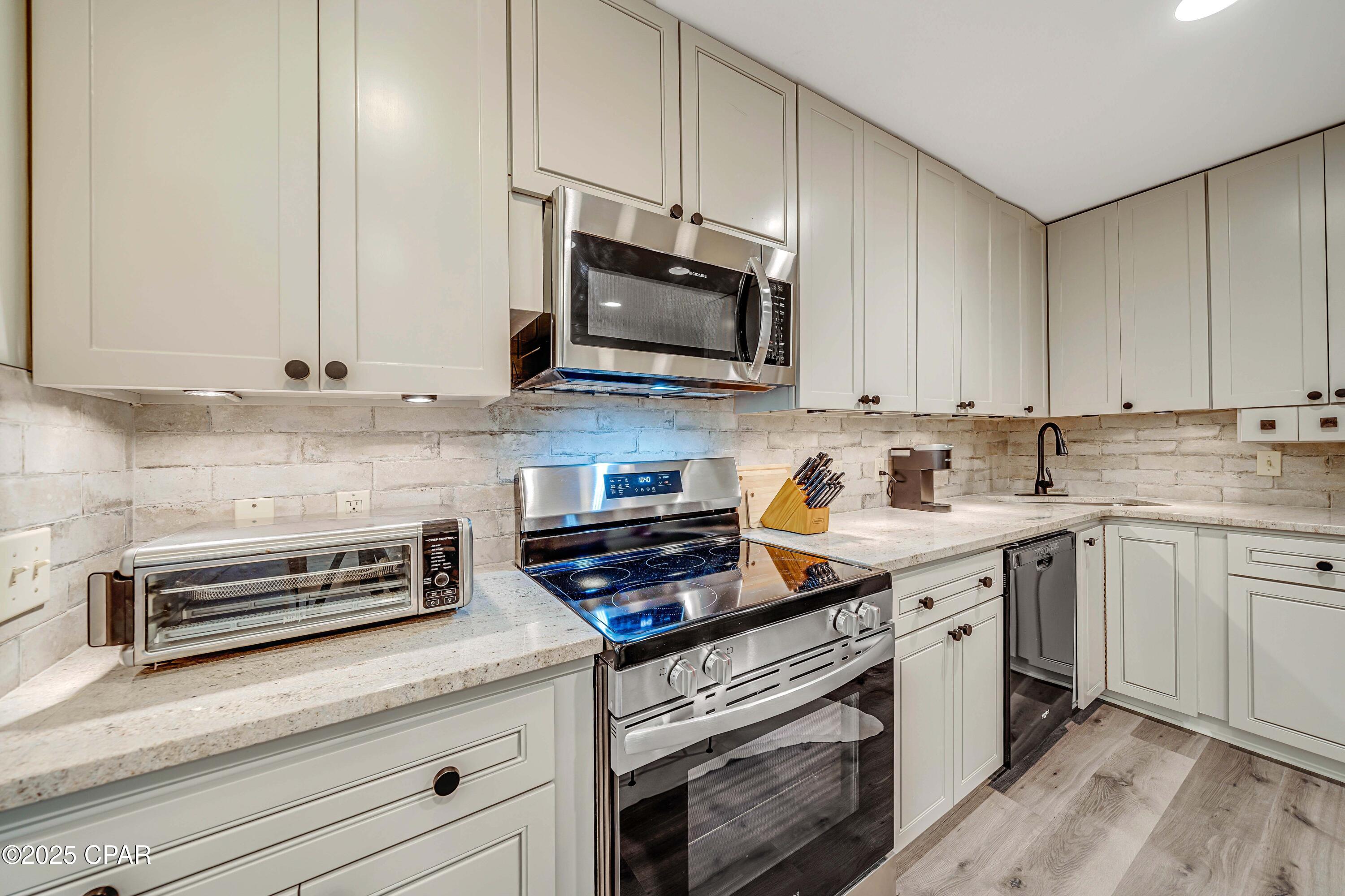 Bay Point Harbour Villas - Residential