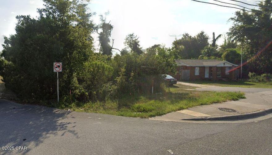 Excellent high traffic and high visibility site. This is a small corner located at the southeast corner of Highway 77 and Scurlock Road in Southport, FL. Near Pure Gas, Tom Thumb, and Bellyful restaurant. Great for small retail or office, ice machine, or an RV/Boat wash. Highway 77 traffic count: 29,000 (2022) ; Highway 2321 traffic count: 13,500 (2022). Site has been cleared and fill dirt put on site. No sewer available.