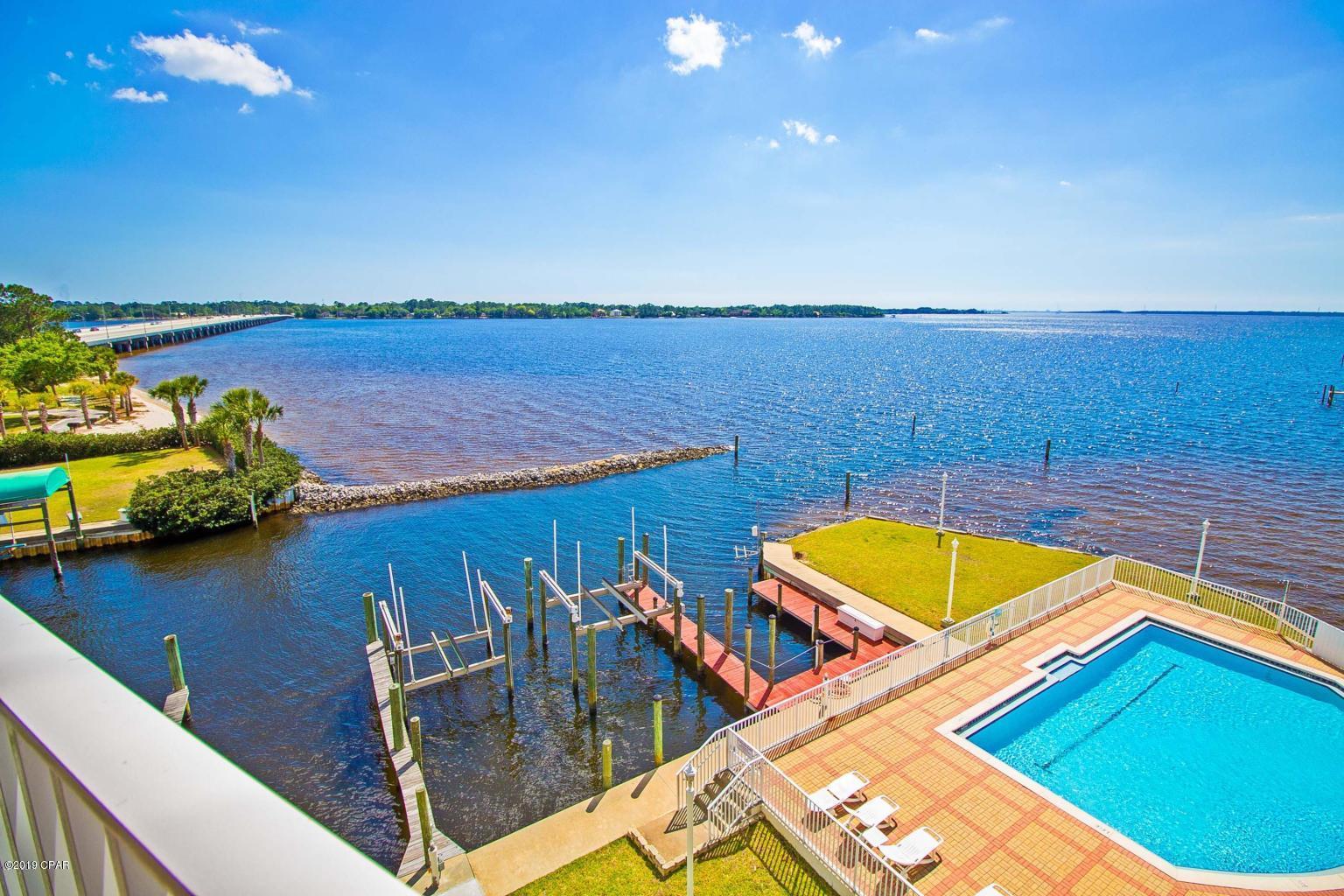 Marina Bay Condo - Residential