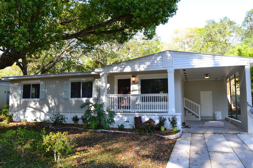 Comletely renovated 3 bedroom, 2 bath home located in a charming area of ''The Cove''.  This home has been renovated from top to bottom with new roof, original refinished hardwood floors and newer windows.  This home now looks and feels like an HGTV dream home.  All of the bedrooms are very large and have the original floors and craftsman style doors and the master has a luxurious feeling master bath.  A formal living room and dining area as well as a HUGE family room give the interior of this a home a feel of a much larger home.  The kitchen is bright and airy and opens up to the family room with a breakfast bar.  Classic modern is a great way to describe this home. Call today to view this one!