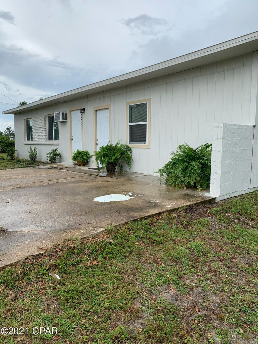 Remodeled 3 bed 1 bath minutes from Rutherford Middle/High School. This home features a 'flex' space, with half bath and a private entrance that could be used as a large fourth bedroom or second living area. Ample yard space in both the front and the back. Washer and Dryer included. Pets subject to owner approval, $200 non-refundable pet fee per pet.

APPLICATIONS REQUIRED PRIOR TO SHOWING.